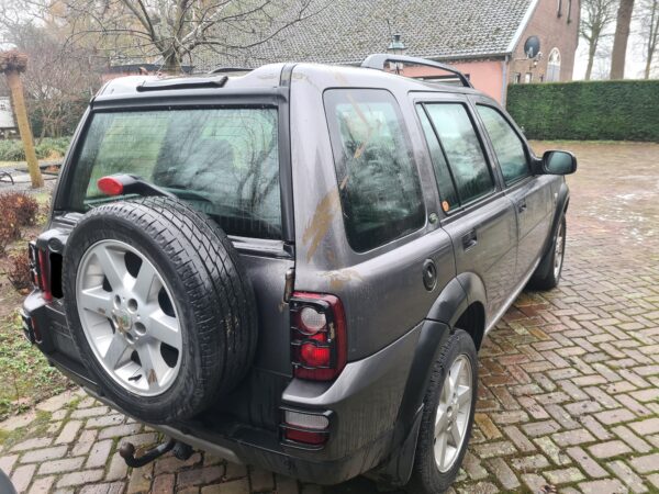 freelander 1 L314 2.5 V6 benzine automaat station wagon uit 2004 met zwart leer kleur grijs