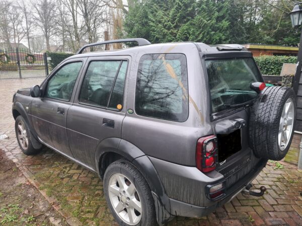 freelander 1 L314 2.5 V6 benzine automaat station wagon uit 2004 met zwart leer kleur grijs