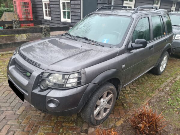 freelander 1 L314 2.5 V6 benzine automaat station wagon uit 2004 met zwart leer kleur grijs