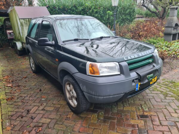 freelander 1 L314 1800 benzine 3 deurs geel kenteken met grijskenteken inrichting kleur groen uit 2000 met lier km stand 162666 km