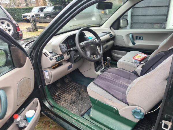 freelander 1 L314 1800 benzine 3 deurs geel kenteken met grijskenteken inrichting kleur groen uit 2000 met lier km stand 162666 km