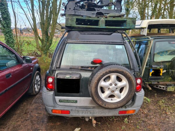 freelander 1 L314 stationwagon 1800 cc benzine , handgeschakeld kleur epson green grijskenteken met LPG met stoffen bekleding bouwjaar 2000