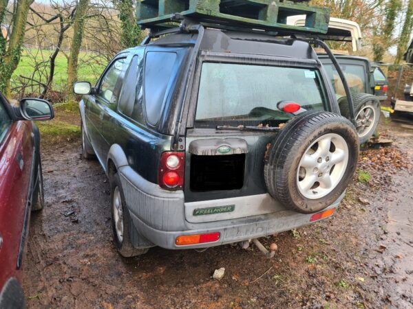 freelander 1 L314 stationwagon 1800 cc benzine , handgeschakeld kleur epson green grijskenteken met LPG met stoffen bekleding bouwjaar 2000