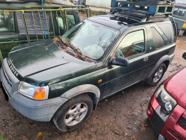 freelander 1 L314 stationwagon 1800 cc benzine , handgeschakeld kleur epson green grijskenteken met LPG met stoffen bekleding bouwjaar 2000