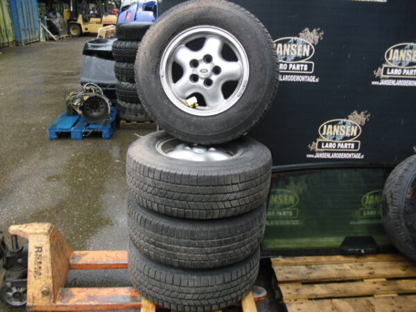 Set velgen 4 stuk 16'' Stratos . Discovery 2 L318 / Range Rover P38. met banden Pirelli Scorpion Ice & Snow 255x65xr16"