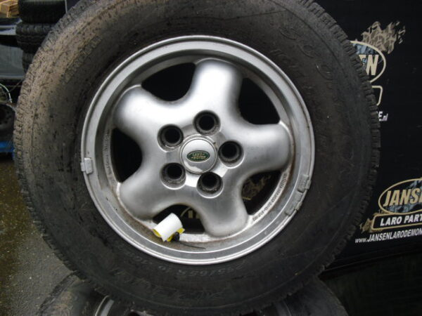 Set velgen 4 stuk 16'' Stratos . Discovery 2 L318 / Range Rover P38. met banden Pirelli Scorpion Ice & Snow 255x65xr16"