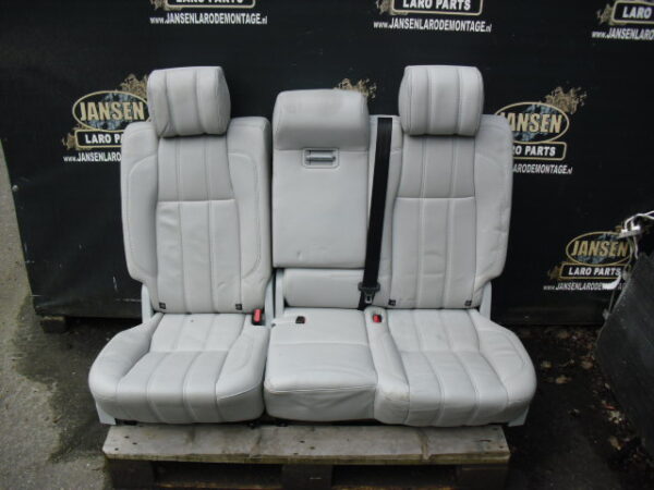 range rover L405 voorstoelen electrisch met schermen 20" en achterbank electrisch leer kleur Cirrus (034ex) Semi Aniline geperforeerd leer ( 033JL)