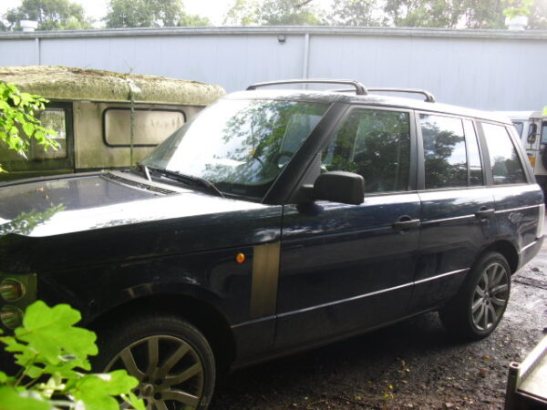 range rover L322 4.4 V8 benzine automaat bouwjaar 2002 kleur Oslo Blue ( 644 ) met leer kleur donker grijs