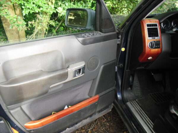 range rover L322 4.4 V8 benzine automaat bouwjaar 2002 kleur Oslo Blue ( 644 ) met leer kleur donker grijs