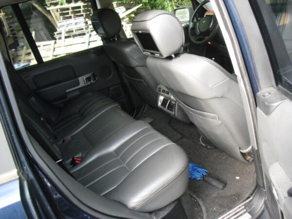 range rover L322 4.4 V8 benzine automaat bouwjaar 2002 kleur Oslo Blue ( 644 ) met leer kleur donker grijs