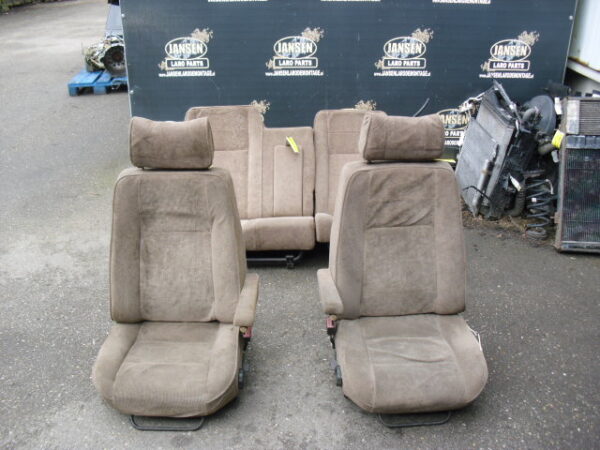 Range Rover Classic Softdash 300 Tdi set voor stoelen en achterbank 1/3 en 2/3 deel bruin/beige stof handbediend LHD met armsteunen