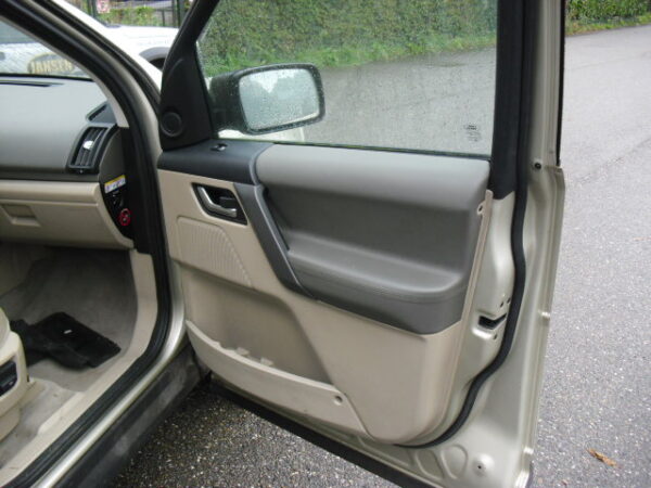 freelander 2 L359 Td4 2.2 diesel automaat kleur Nazca Sand ( 919 ) uit 2009