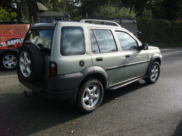 freelander 1 L314 stationwagen 1800 cc hand geschakeld kleur licht groen bouwjaar 2001