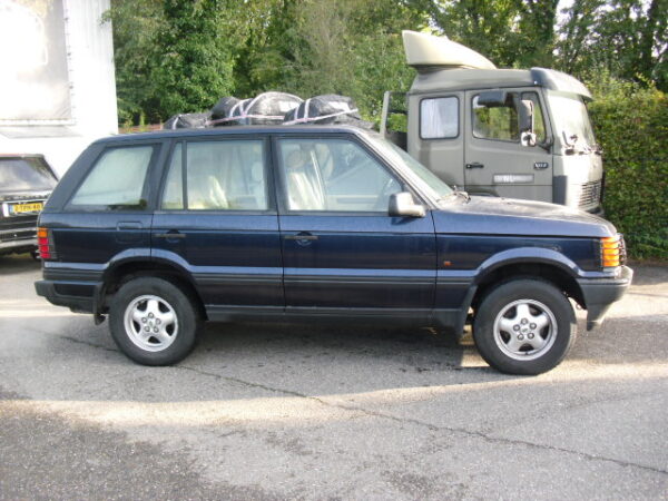 range rover P38 4.6 HSE V8 automaat beige leer uit 1999 lak code 602 Oxford Blue metalic