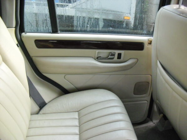 range rover P38 4.6 HSE V8 automaat beige leer uit 1999 lak code 602 Oxford Blue metalic