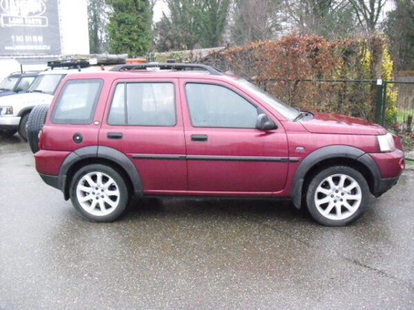 freelander 1 L314 2.5 V6 benzine automaat station wagon uit 2004 met zwart leer kleur rood Alveston Red ( 696 )