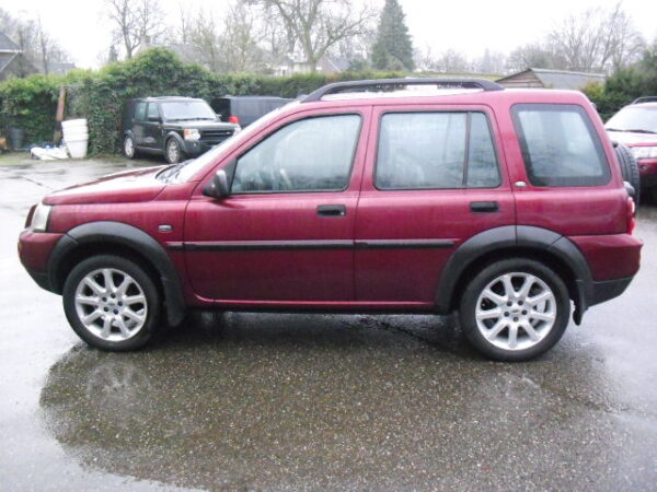 freelander 1 L314 2.5 V6 benzine automaat station wagon uit 2004 met zwart leer kleur rood Alveston Red ( 696 )