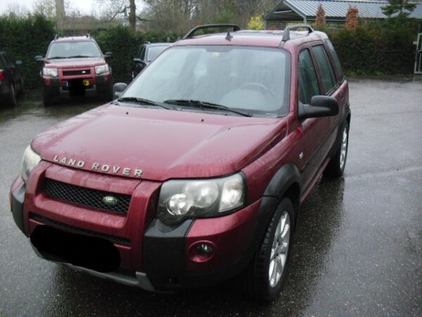 freelander 1 L314 2.5 V6 benzine automaat station wagon uit 2004 met zwart leer kleur rood Alveston Red ( 696 )